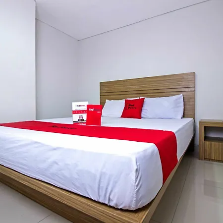 Reddoorz Plus @ Cibogo Bawah